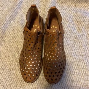 Musse and Cloud Ankle booties laser cut with Velcro. Size EU 39, US 8.5.